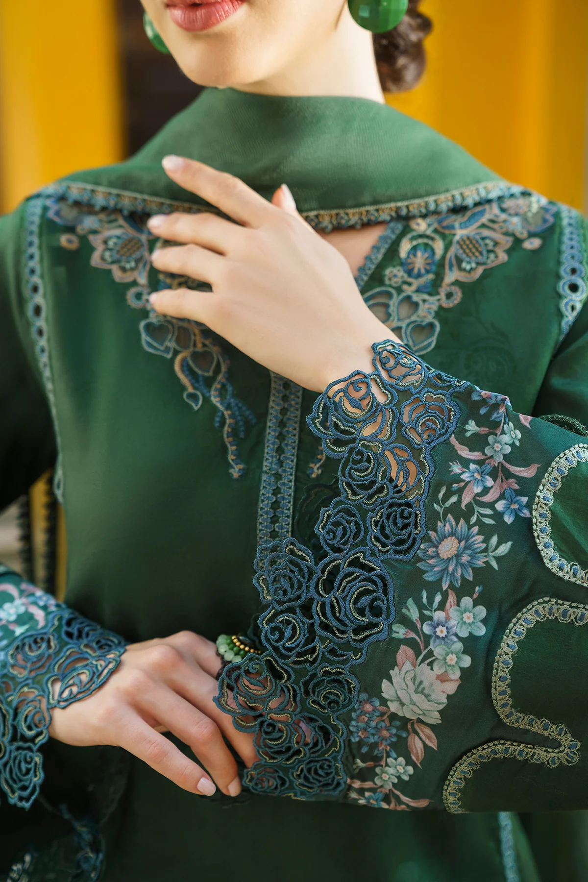 EMBROIDERED JACQUARD LAWN UF-572 - Image 7