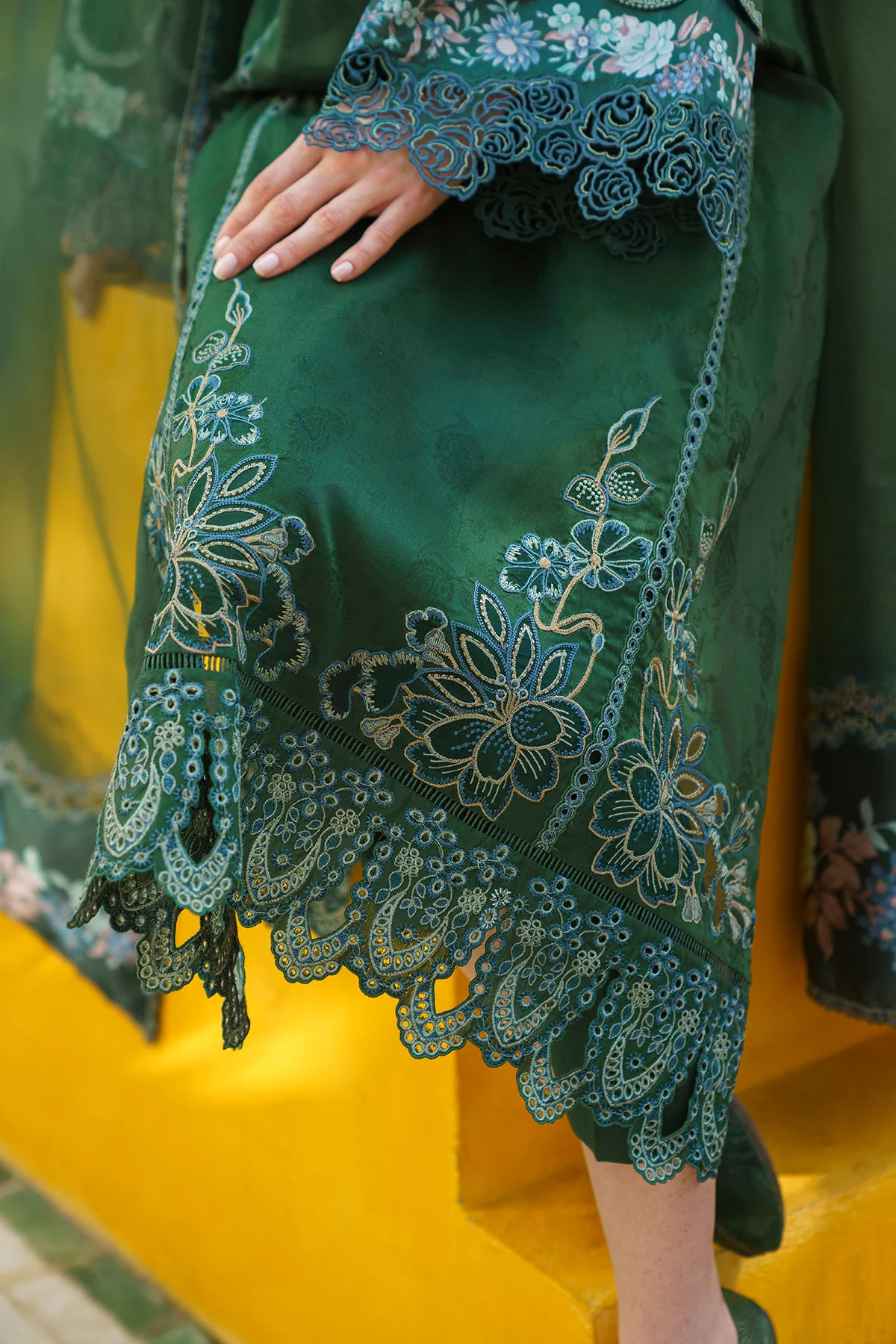 EMBROIDERED JACQUARD LAWN UF-572 - Image 8
