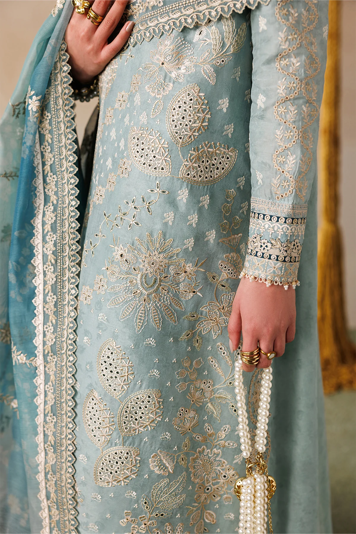 EMBROIDERED LAWN EL26-D01 UNSTITCHED - Image 3