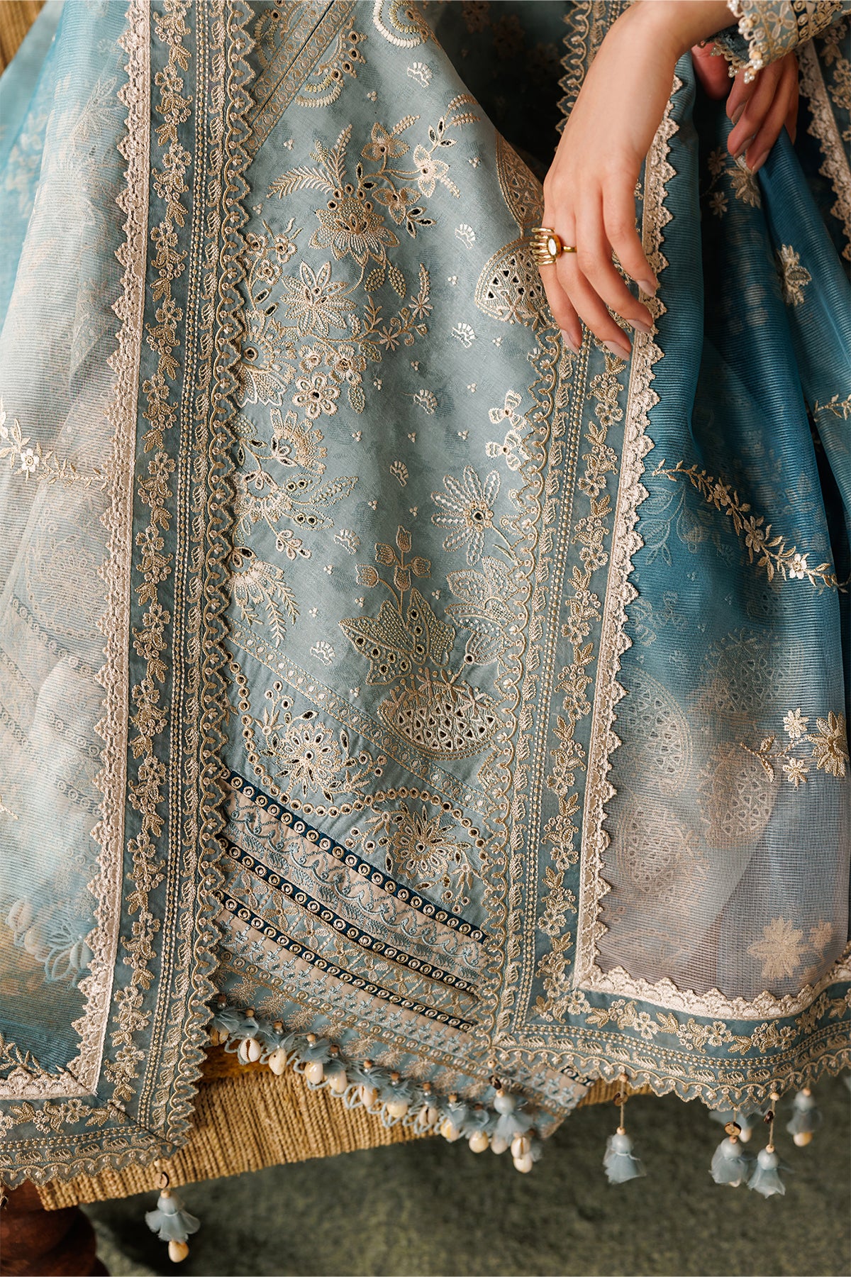 EMBROIDERED LAWN EL26-D01 UNSTITCHED - Image 4