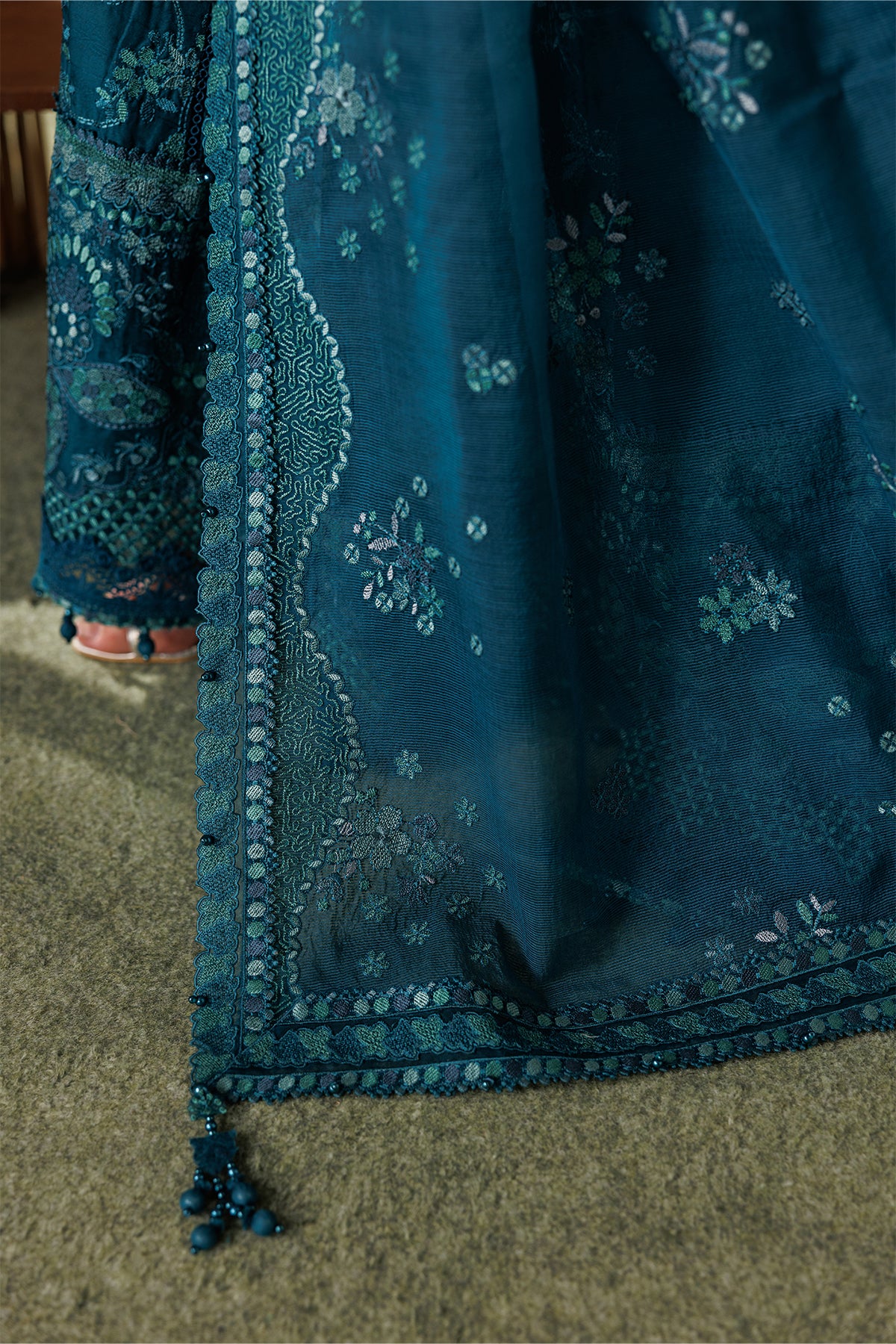 EMBROIDERED LAWN EL26-D04 STITCHED - Image 6