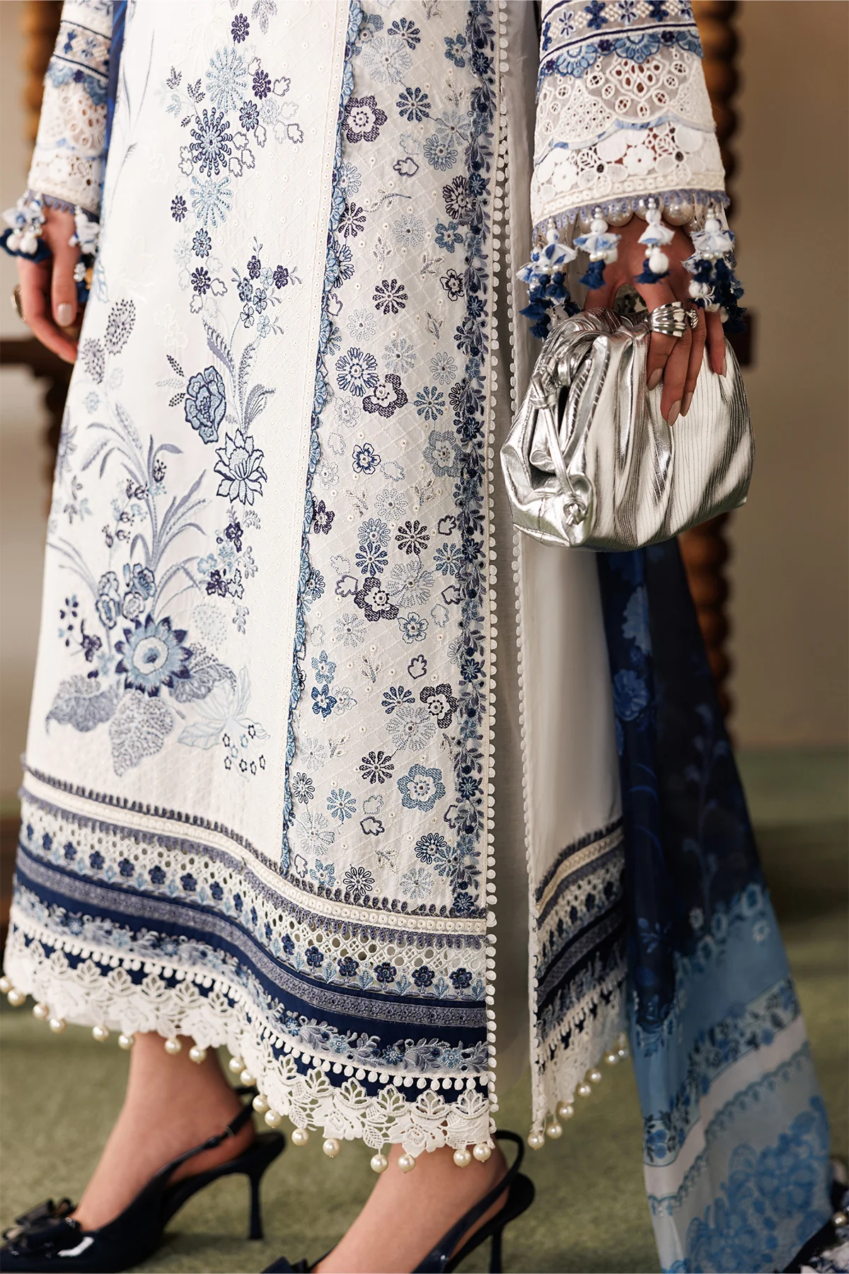 EMBROIDERED LAWN EL26-D06 UNSTITCHED - Image 5