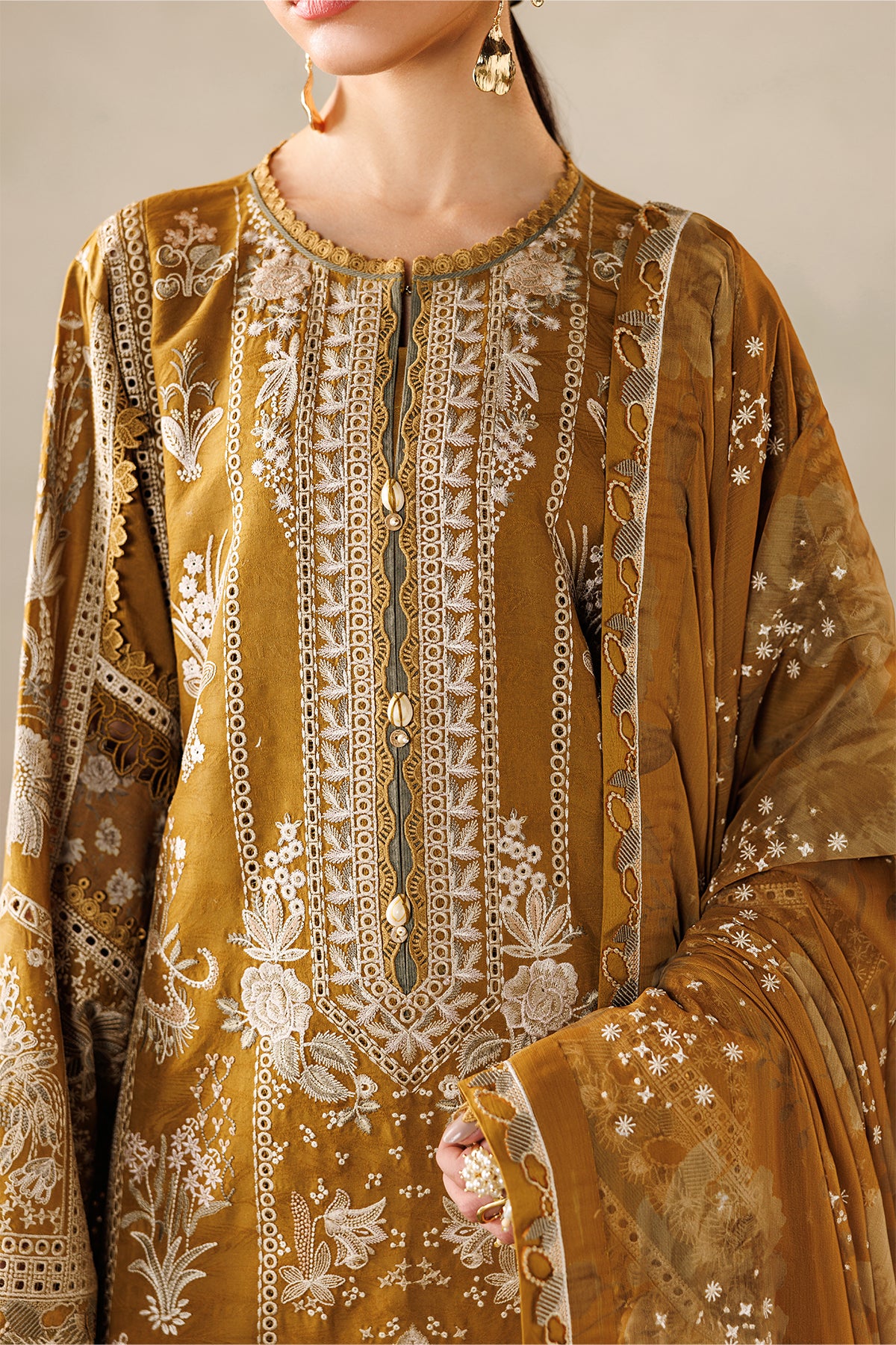 EMBROIDERED LAWN EL26-D07 UNSTITCHED - Image 3