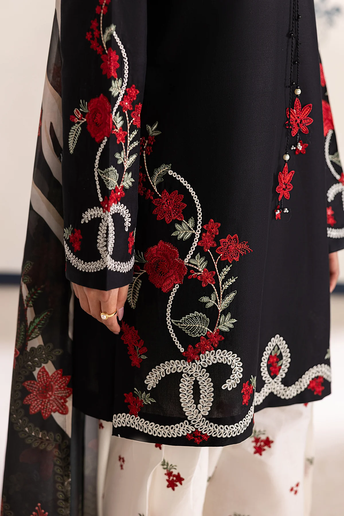 EMBROIDERED LAWN PR-1330 - Image 4