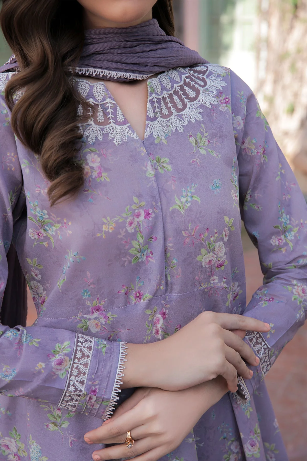 EMBROIDERED LAWN SF-324 - Image 4