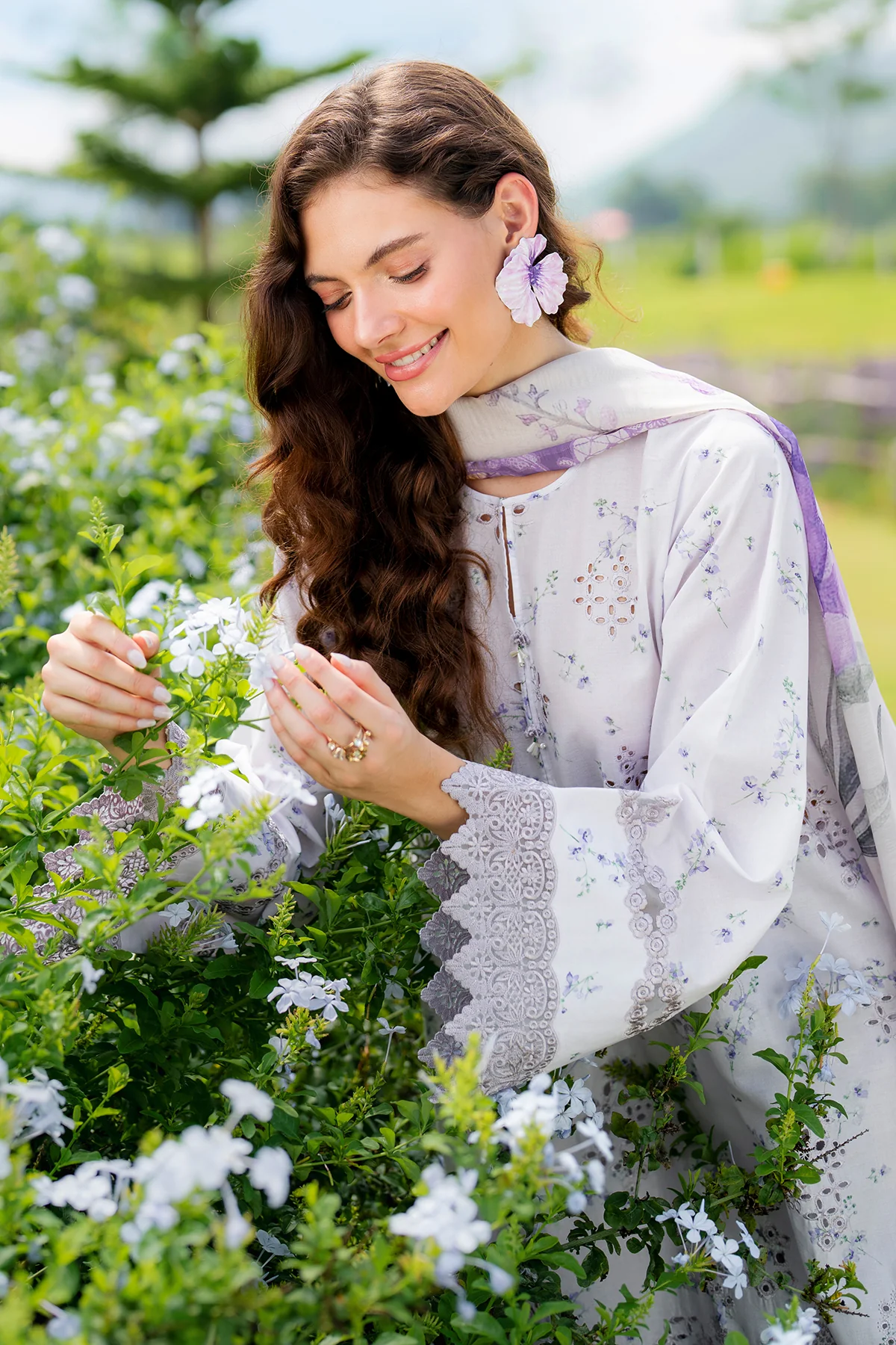 EMBROIDERED LAWN SF-4211 - Image 3