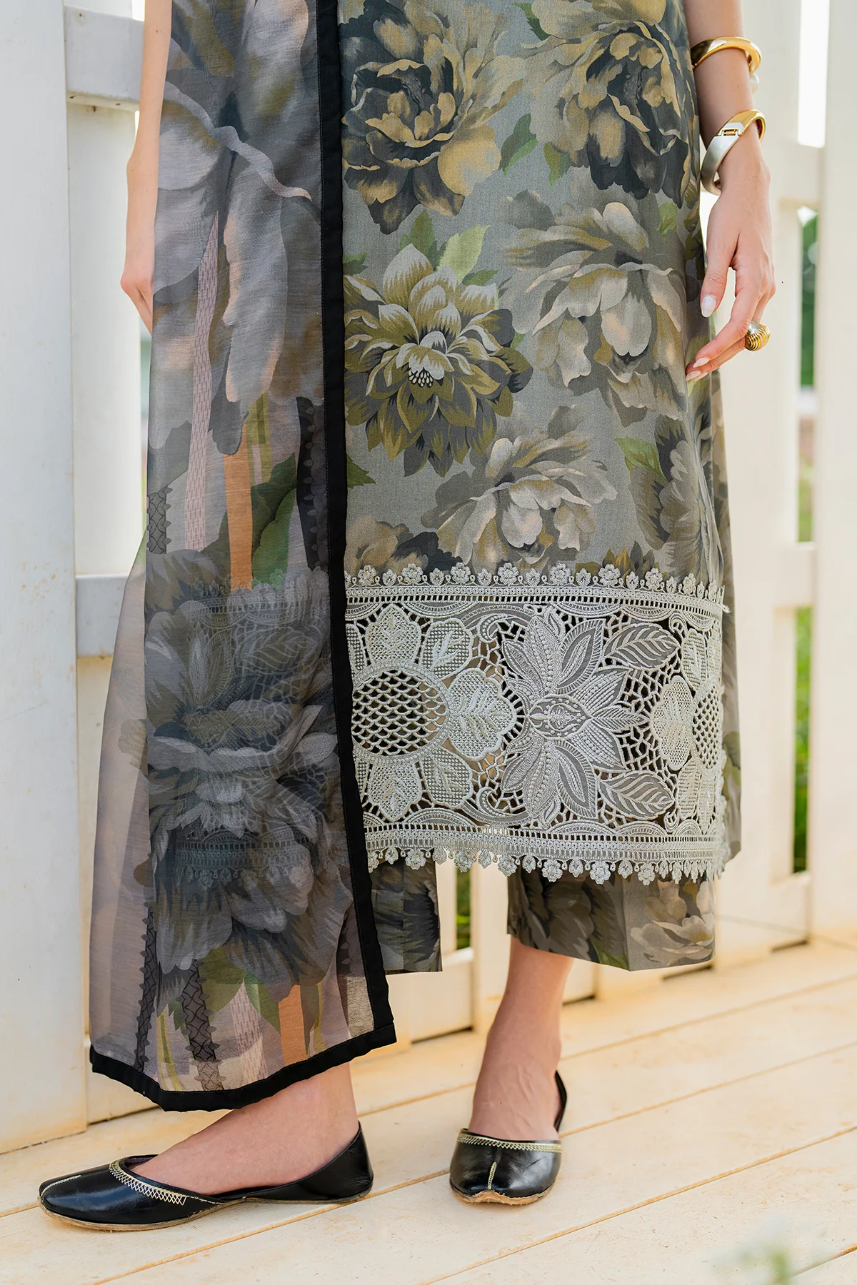 EMBROIDERED LAWN SF-4218 - Image 4
