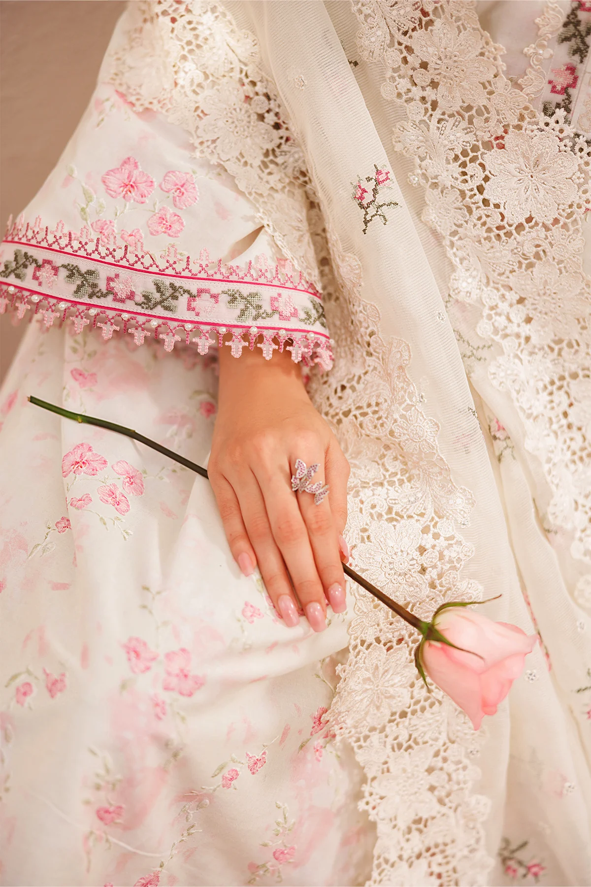 EMBROIDERED LAWN SF-4392 - Image 3