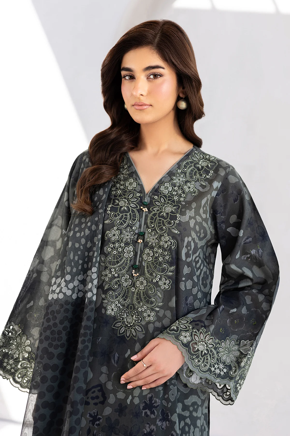 EMBROIDERED LAWN SF-4454 - Image 3