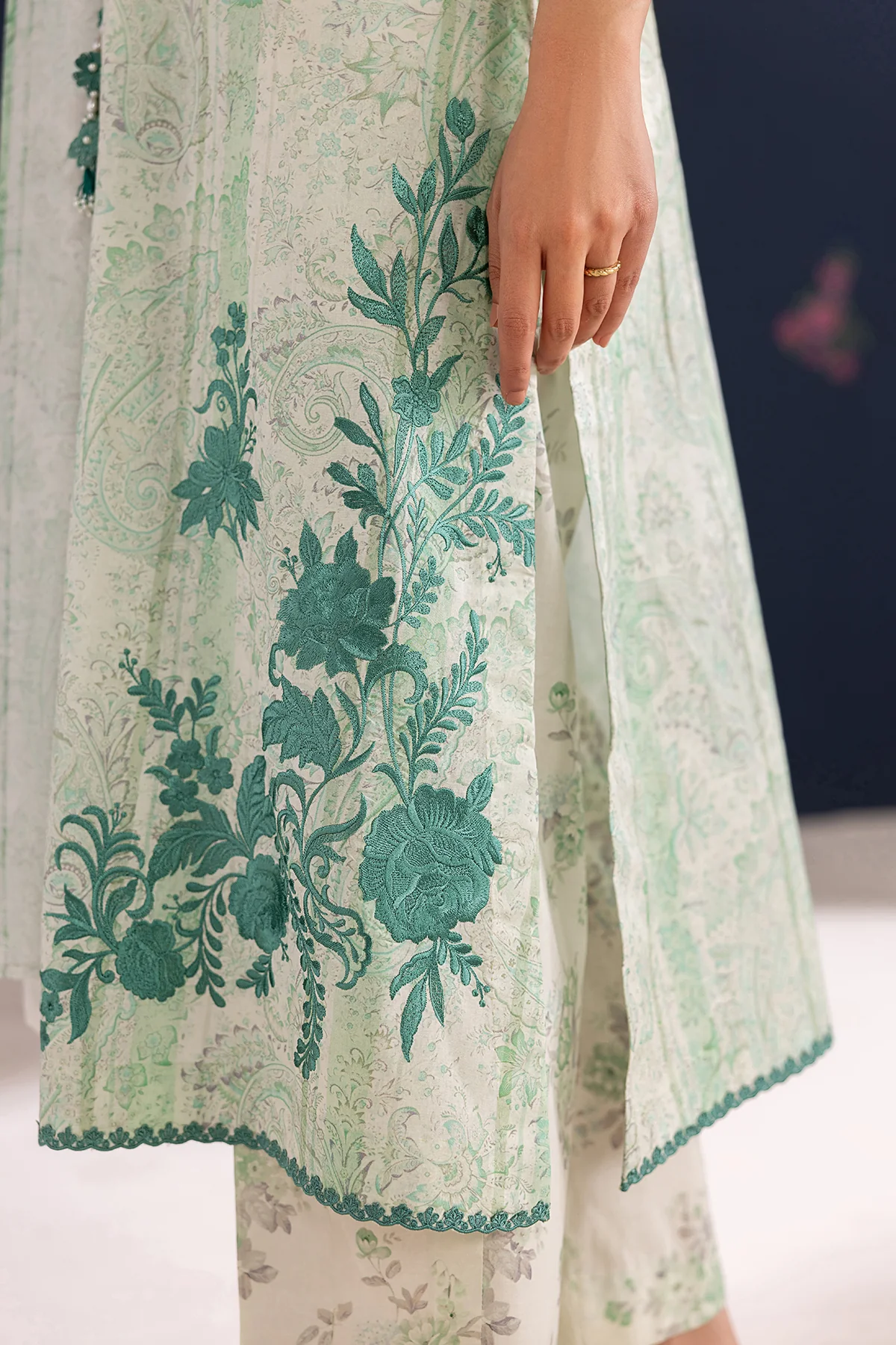 EMBROIDERED LAWN SF-4456 - Image 4