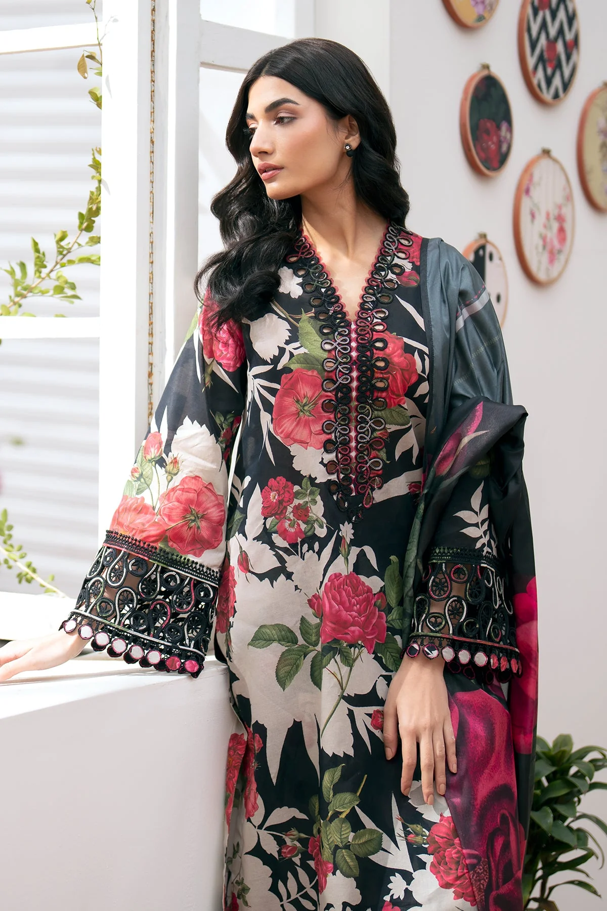 EMBROIDERED LAWN SF-532 - Image 4