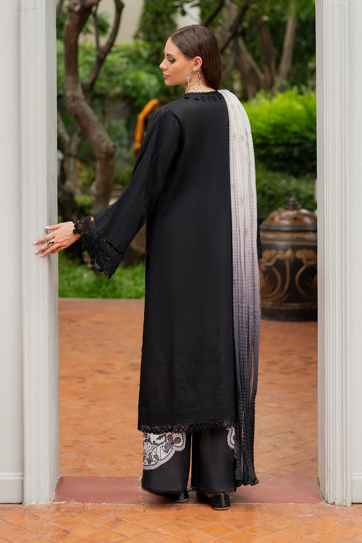 EMBROIDERED LAWN UF-4194 - Image 2