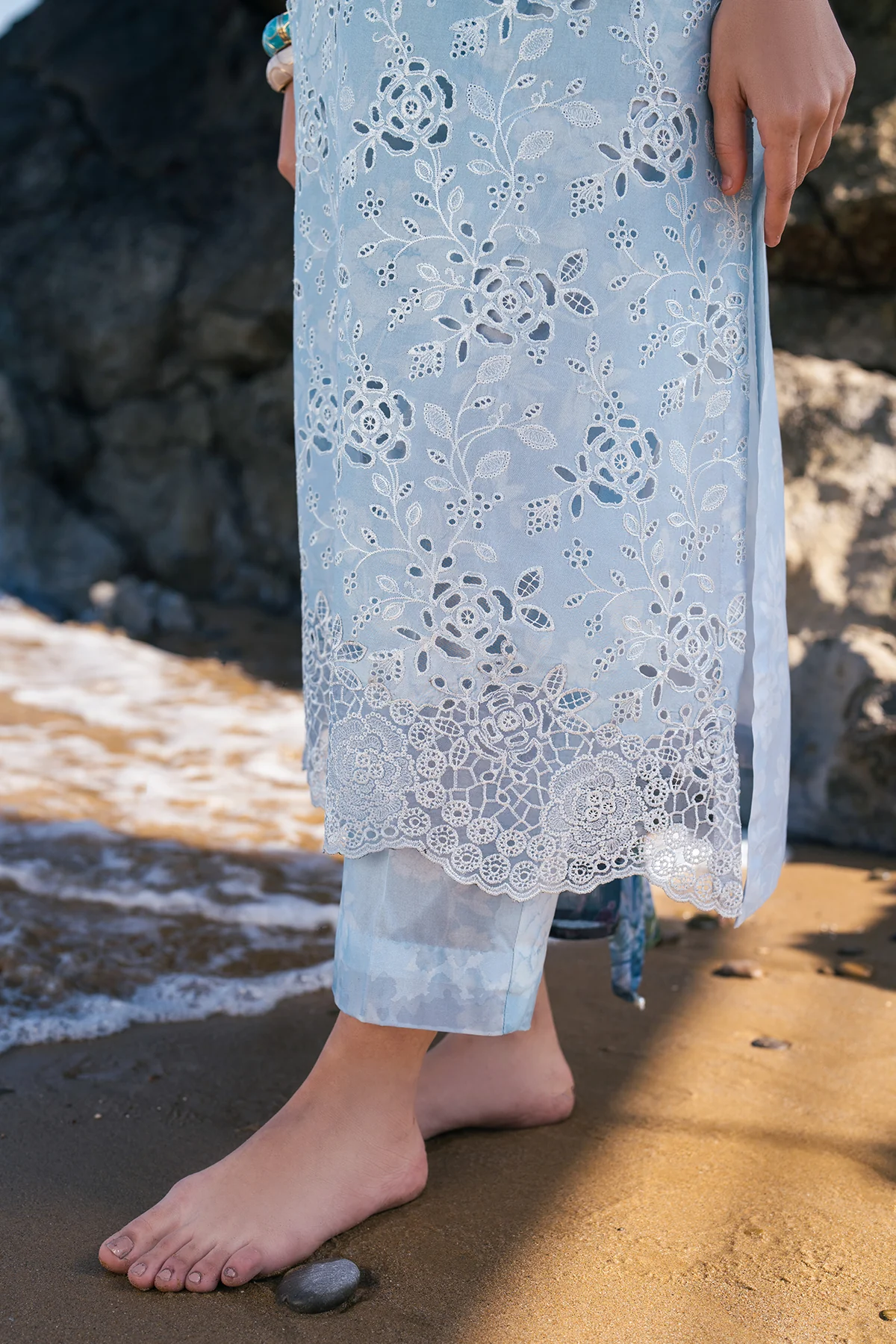 EMBROIDERED PRINTED LAWN SF-4109 - Image 3