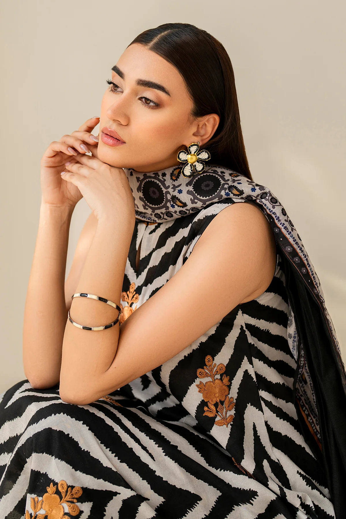 EMBROIDERED PRINTED LAWN UF-4206 - Image 5
