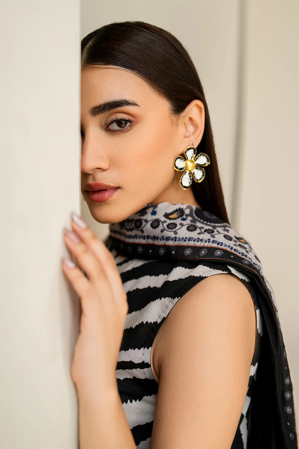 EMBROIDERED PRINTED LAWN UF-4206 - Image 6