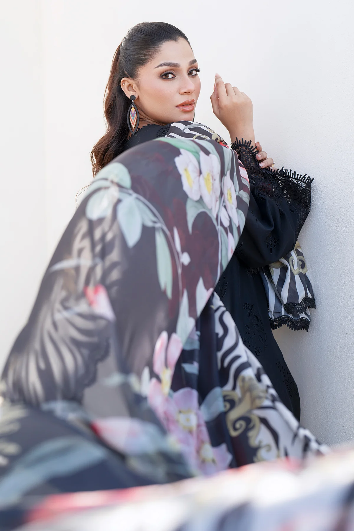 EMBROIDERED PRINTED LAWN UF-4080 - Image 4