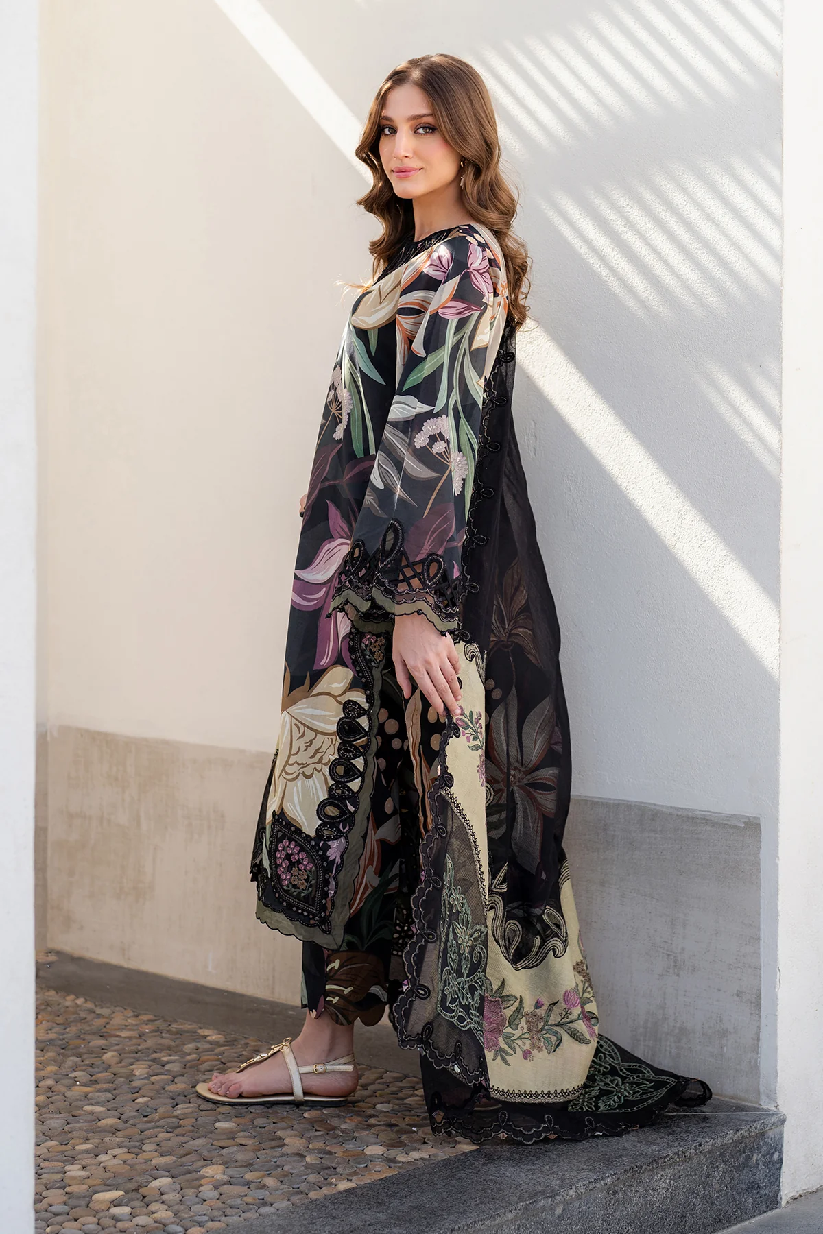 EMBROIDERED PRINTED LAWN UF-4090 - Image 2
