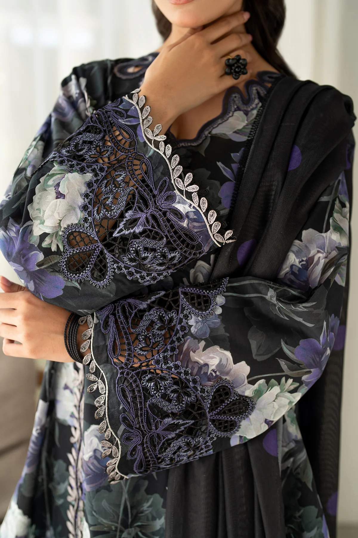 EMBROIDERED PRINTED LAWN UF-4093 - Image 4