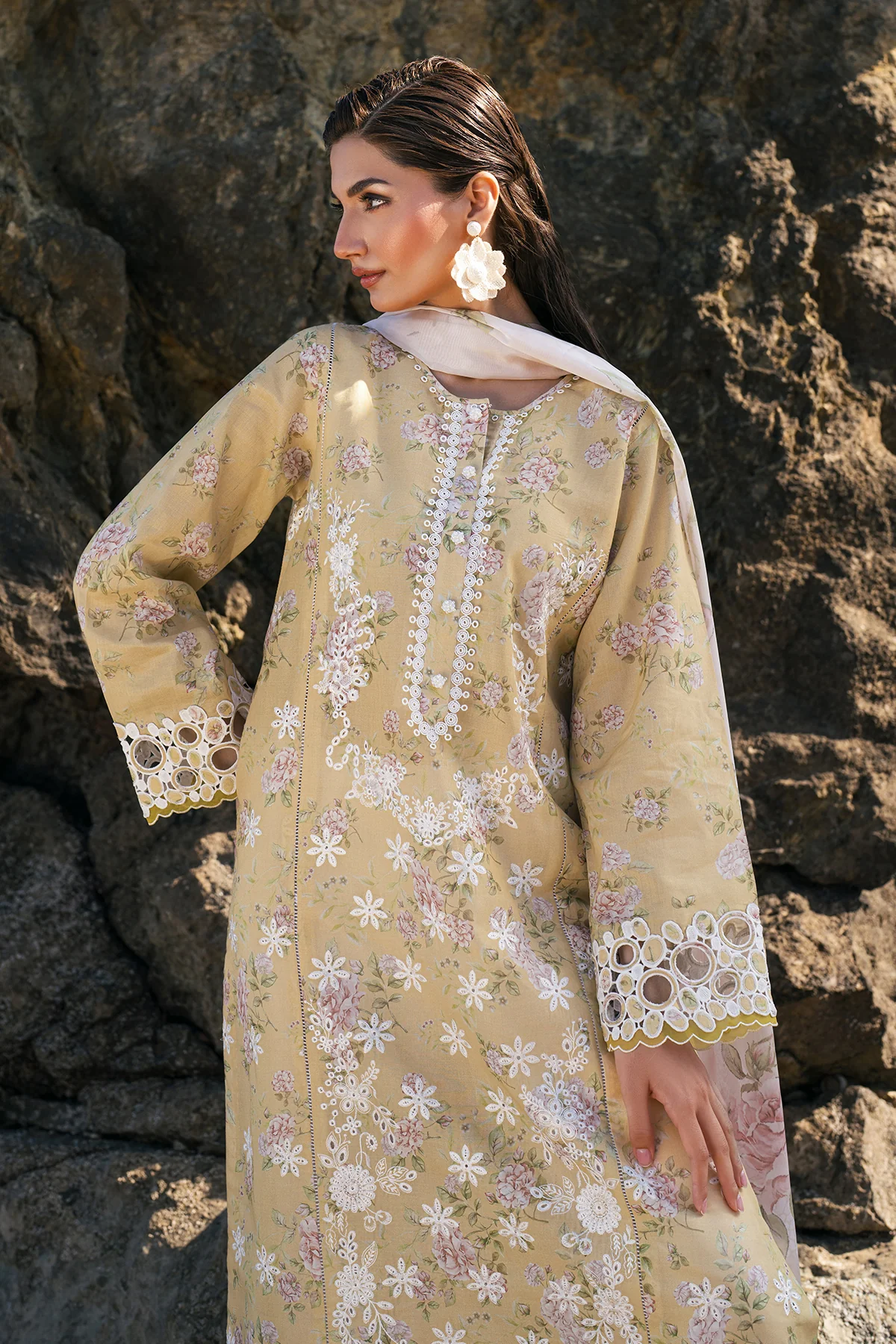 EMBROIDERED PRINTED LAWN UF-4110 - Image 4