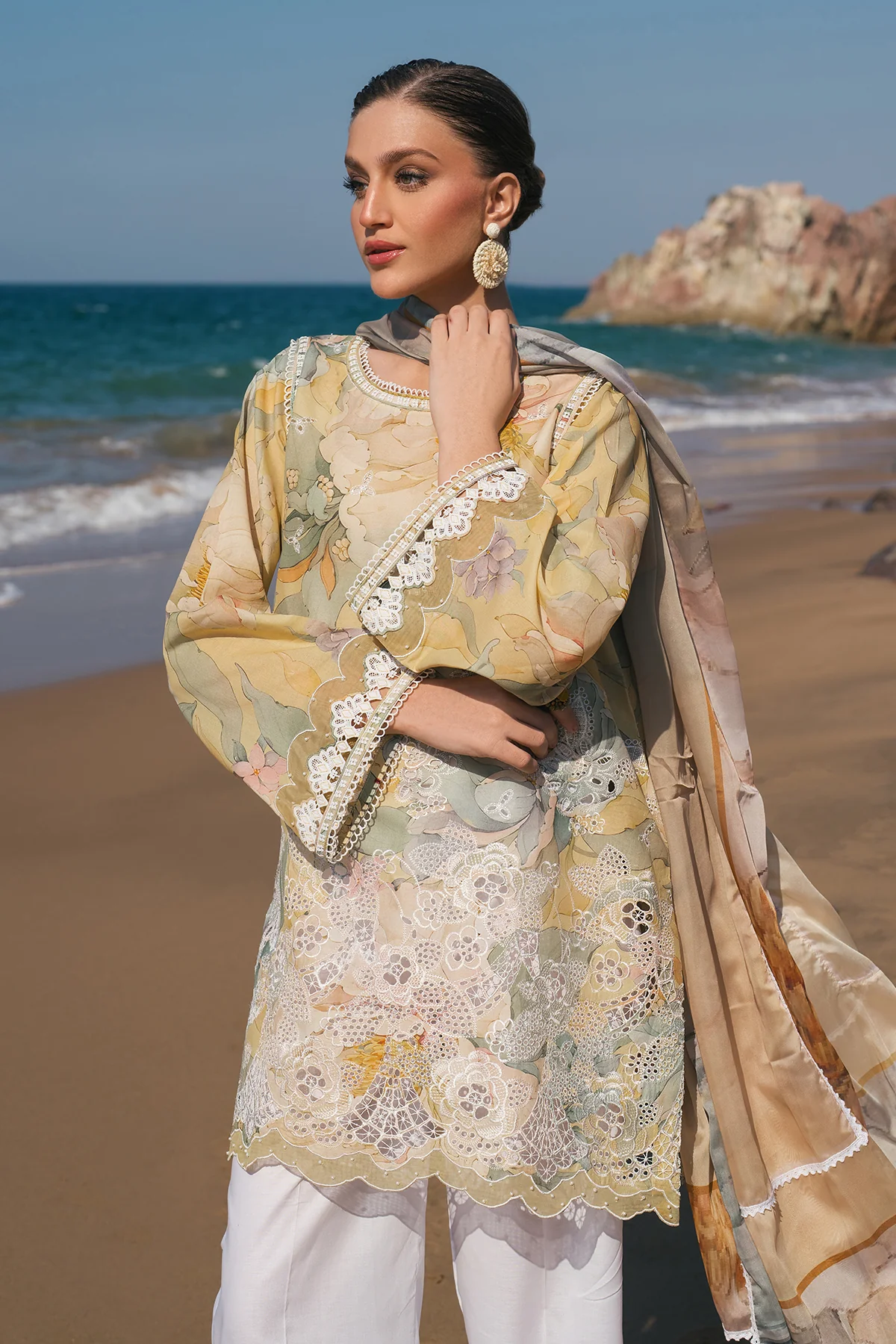 EMBROIDERED PRINTED LAWN UF-4120 - Image 4