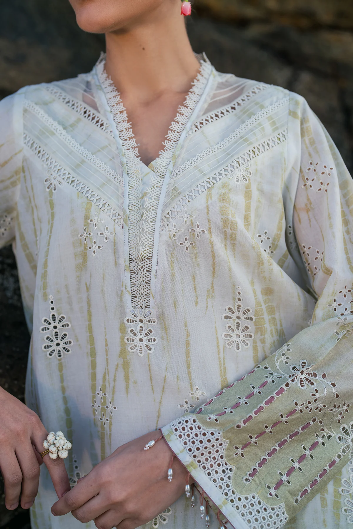 EMBROIDERED PRINTED LAWN UF-4132 - Image 4