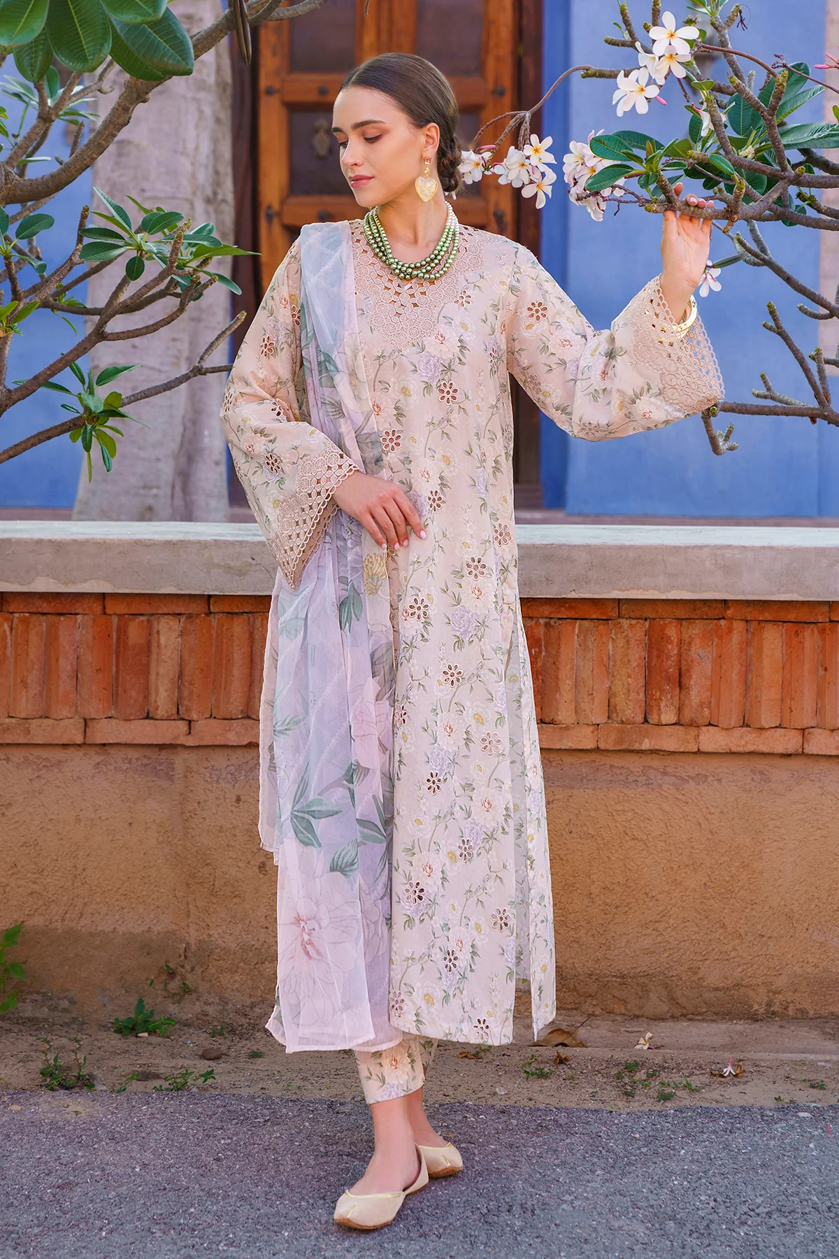 EMBROIDERED PRINTED LAWN UF-591 - Image 5