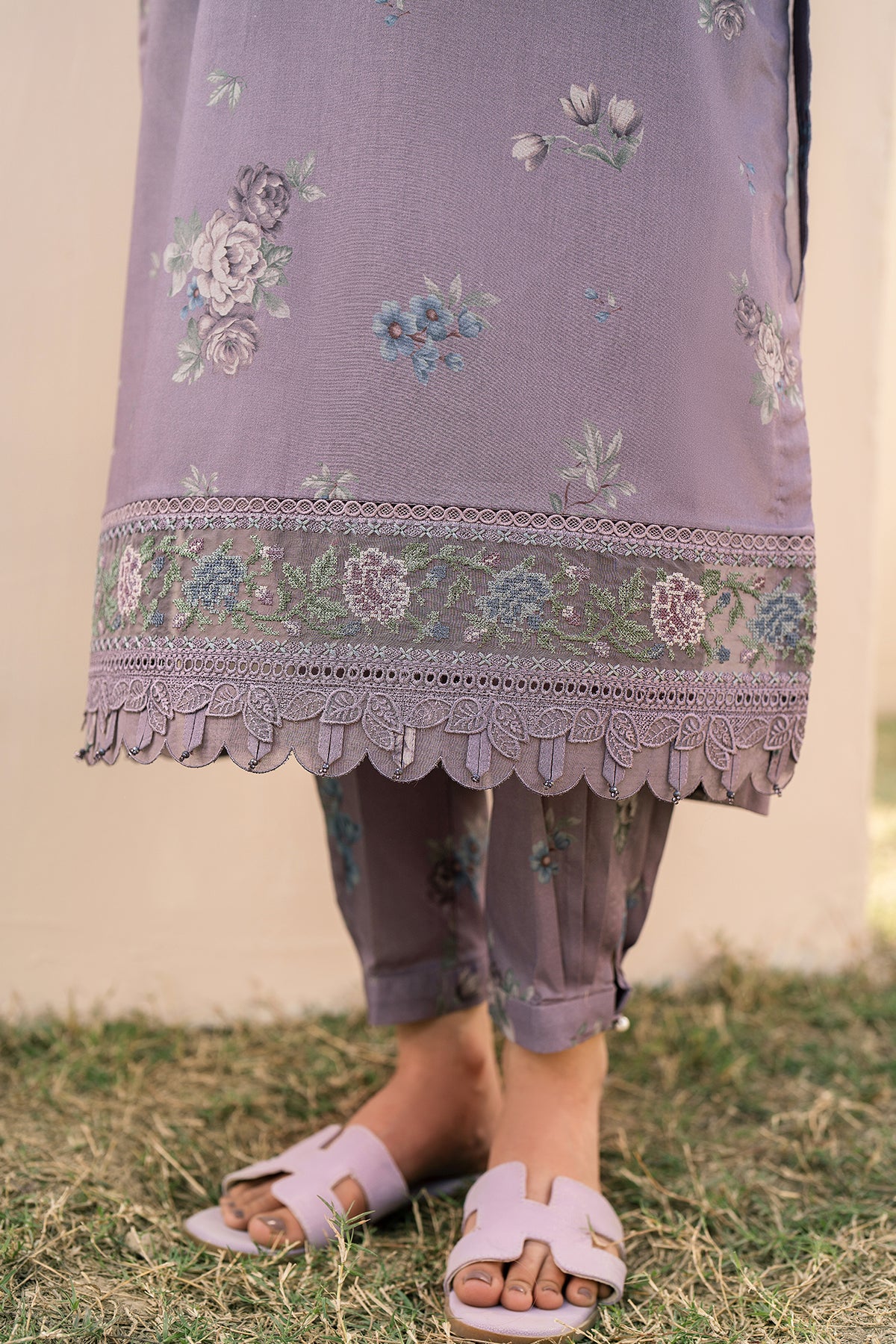 EMBROIDERED PRINTED LAWN UF-600 - Image 3