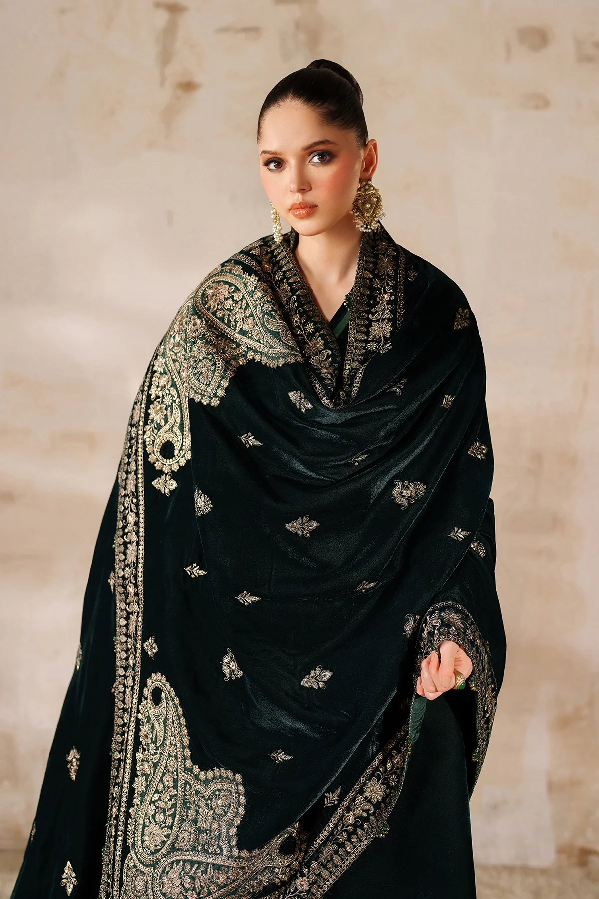 EMBROIDERED VELVET SHAWL VS-63 - Image 3