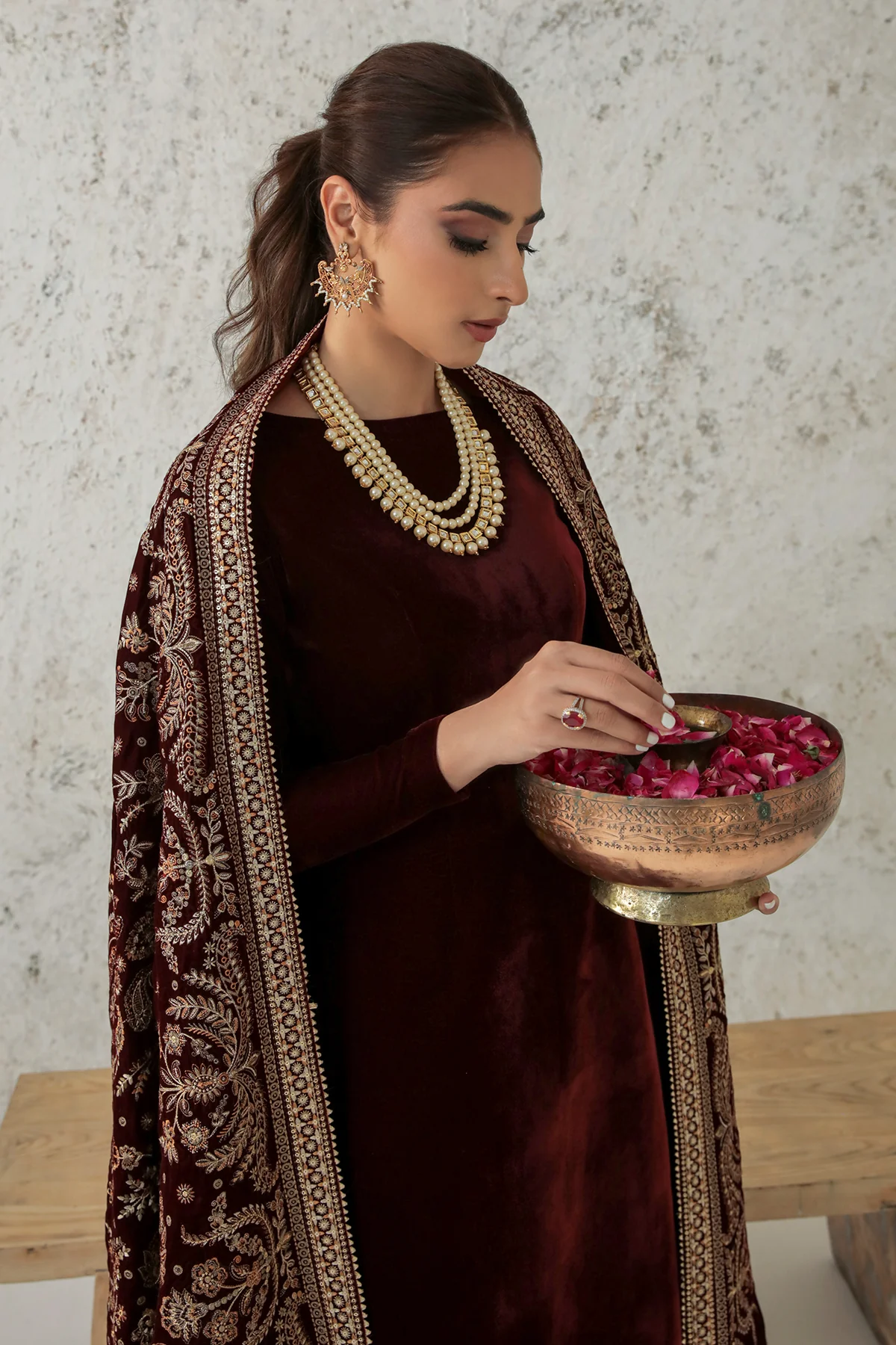 EMBROIDERED VELVET SHAWL VS-32 - Image 4